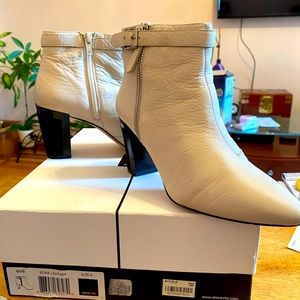 Dolce Vita leather white leather boots, size 6